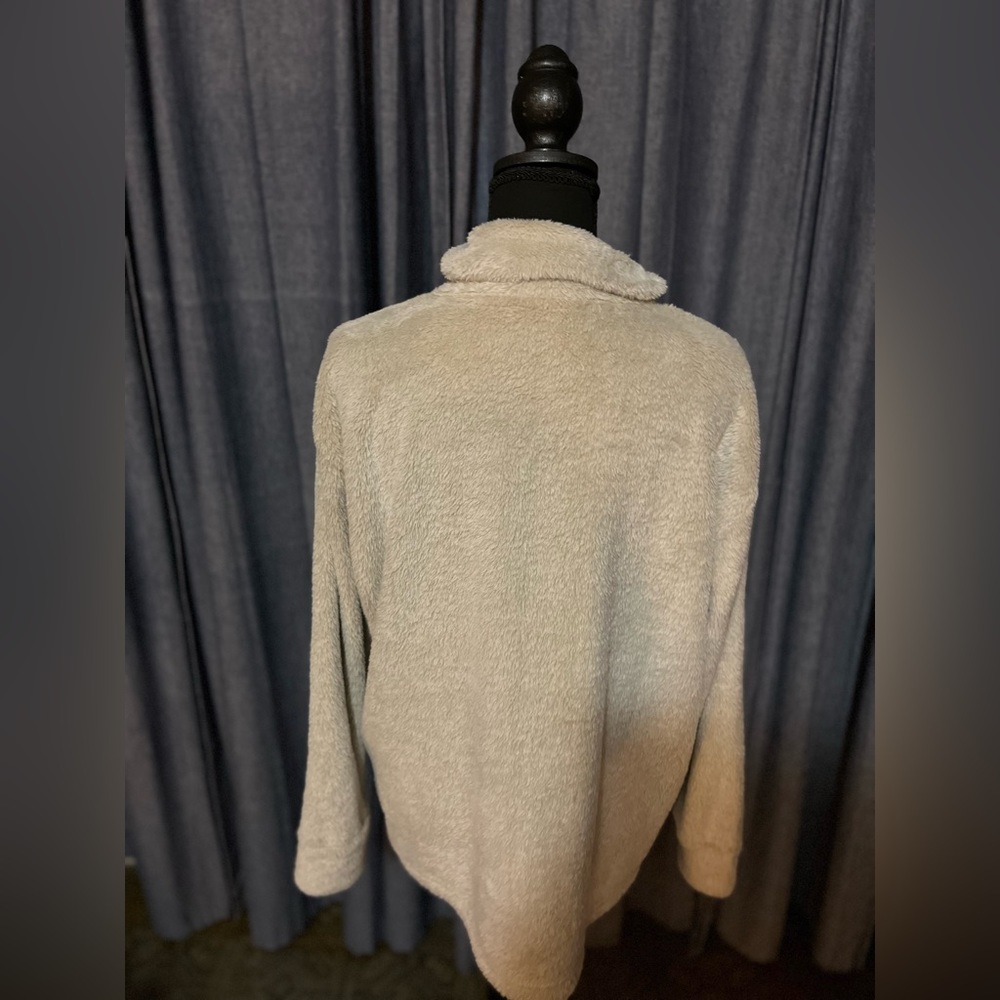 Brand The Royal Standard, size women’s Med, light beige pullover - Picture 7 of 8